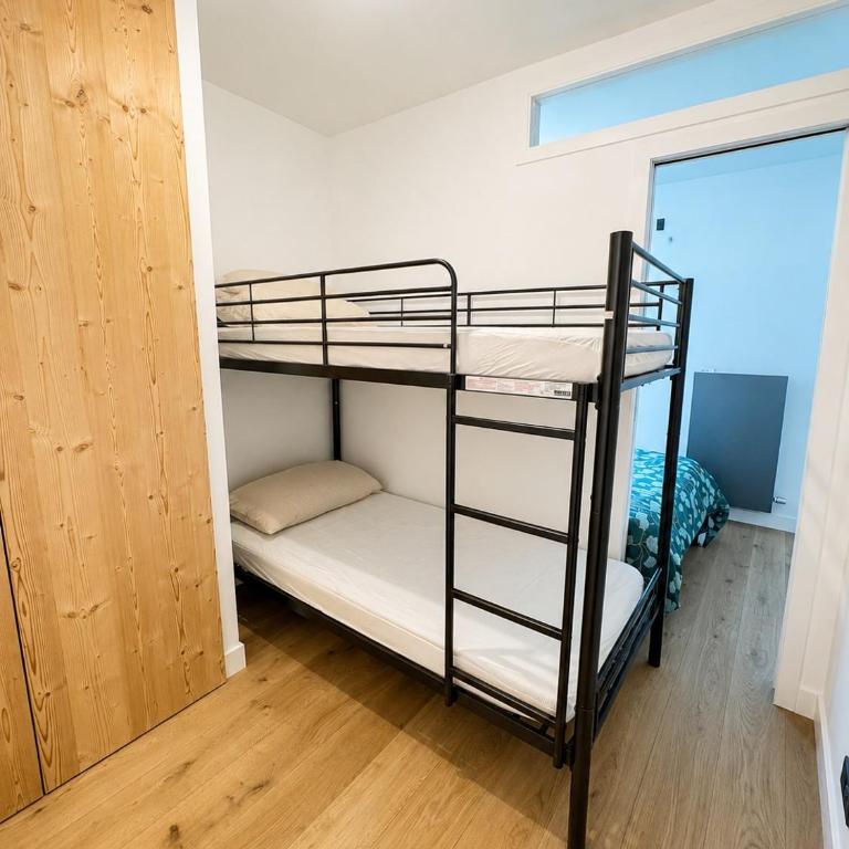 Appartement for 6 to 8 people - Three-Bedroom Apartment with Balcony - 15