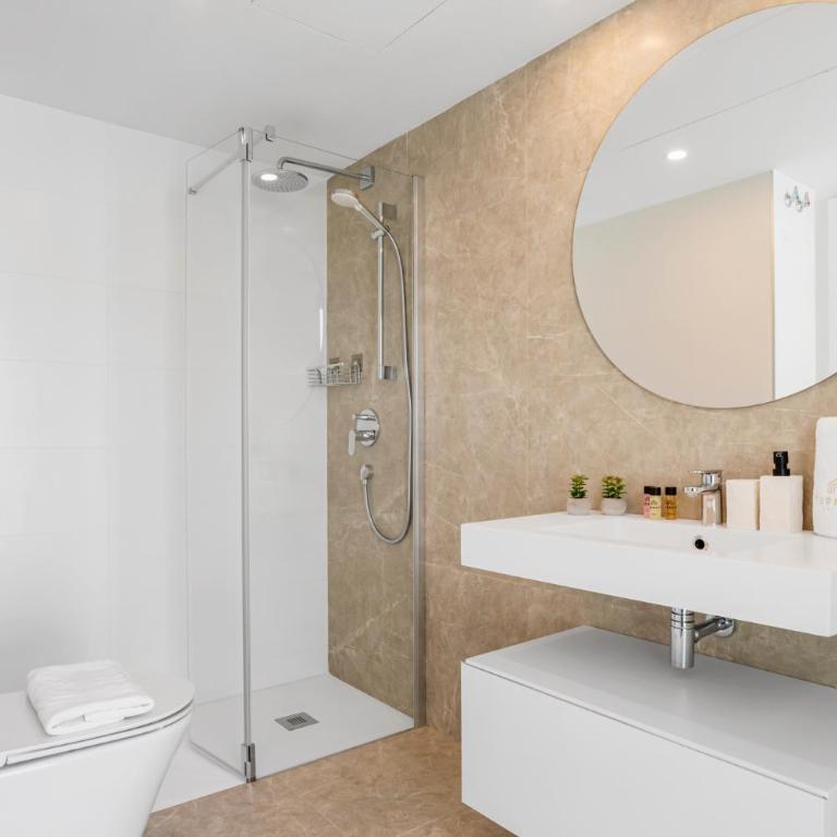 Casa Luna - Two-Bedroom Apartment with Balcony and Sea View - 13