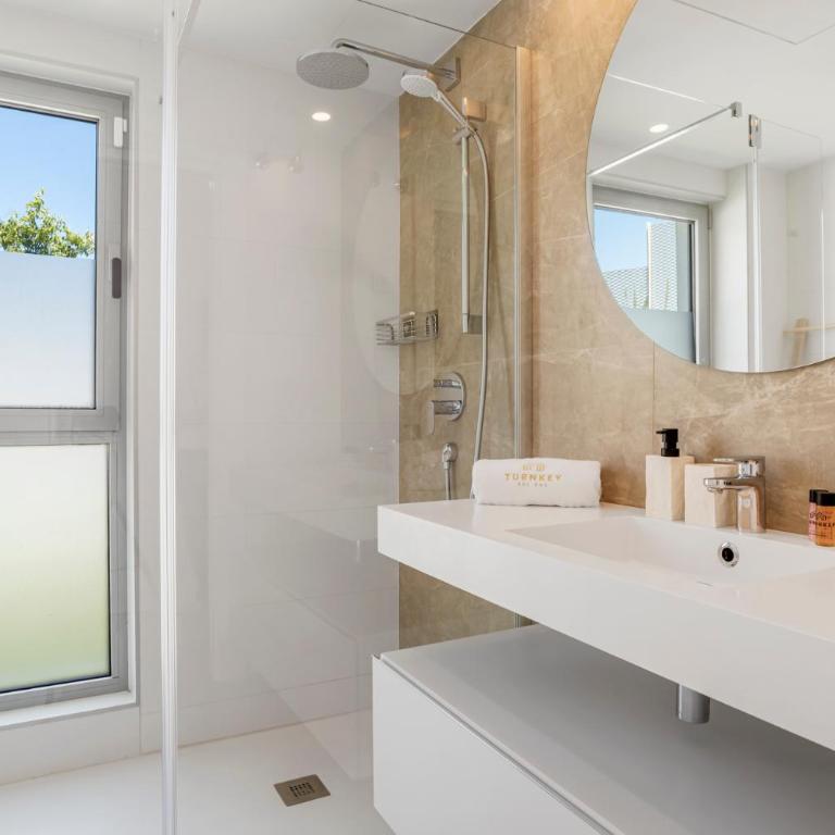 Casa Luna - Two-Bedroom Apartment with Balcony and Sea View - 7