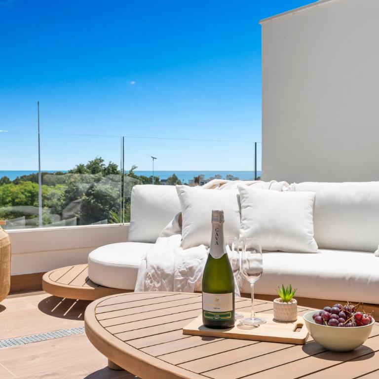 Casa Luna - Two-Bedroom Apartment with Balcony and Sea View - 14