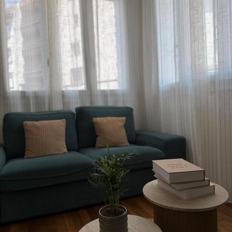 Casa Reina -Cozy & Bright - Close to center - Two-Bedroom Apartment - 10