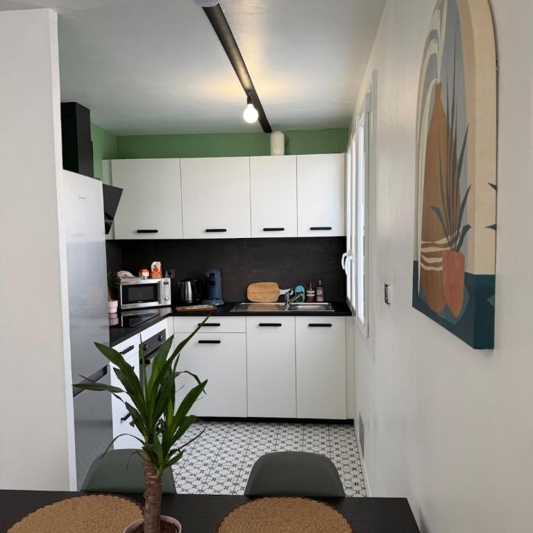 Casa Reina -Cozy & Bright - Close to center - Two-Bedroom Apartment - 11