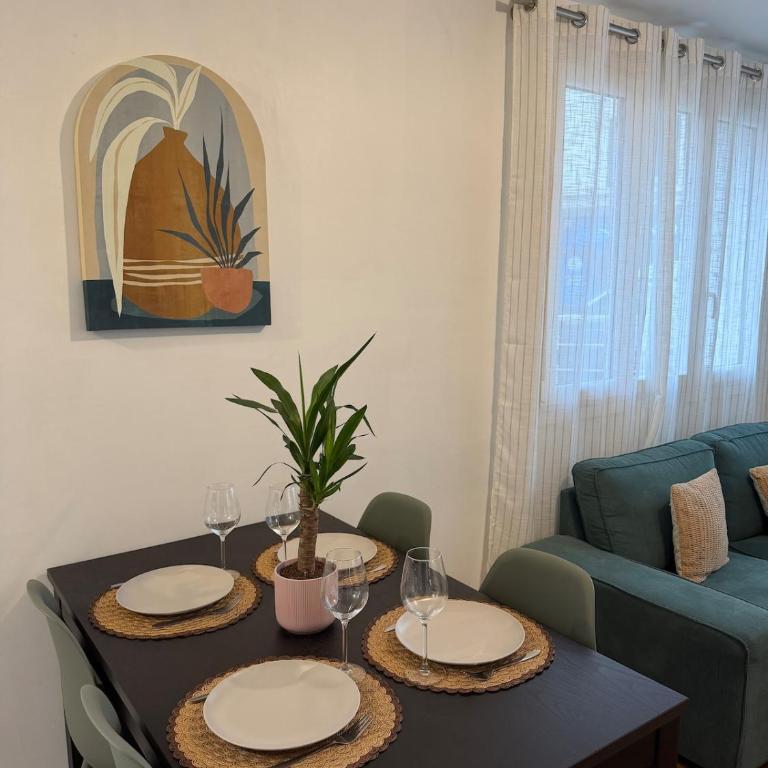 Casa Reina -Cozy & Bright - Close to center - Two-Bedroom Apartment - 17