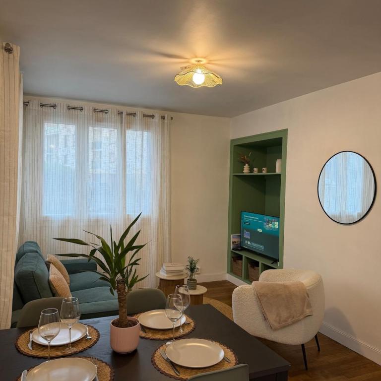 Casa Reina -Cozy & Bright - Close to center - Two-Bedroom Apartment - 24