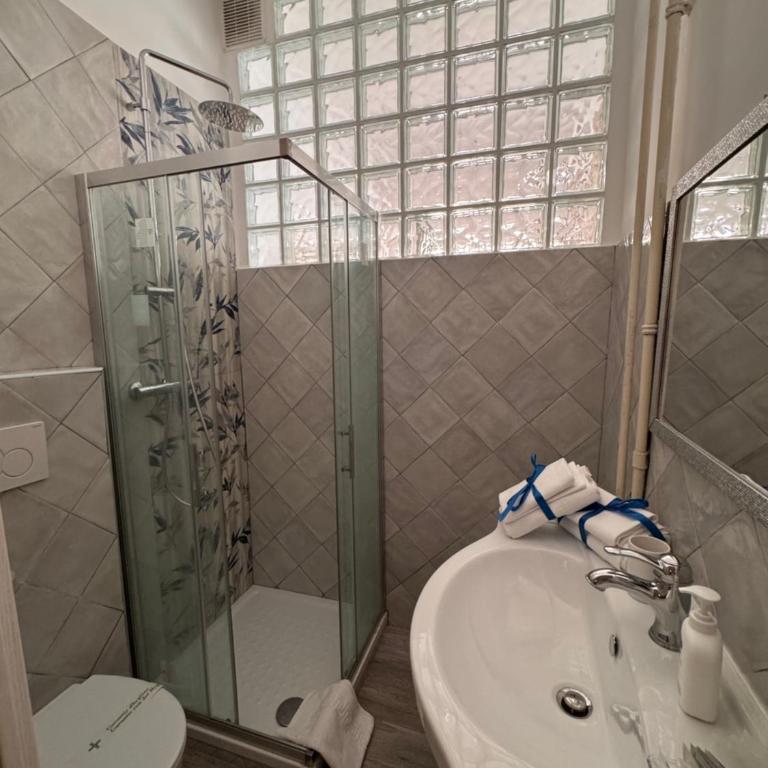 BonaSera Roma Vatican Rooms - Camera Matrimoniale/Doppia con Letti Singoli con Bagno Privato - 6