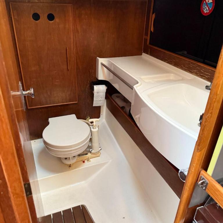 Fully equipped sailing boat & exploring zodiac - Mobile Home - 15