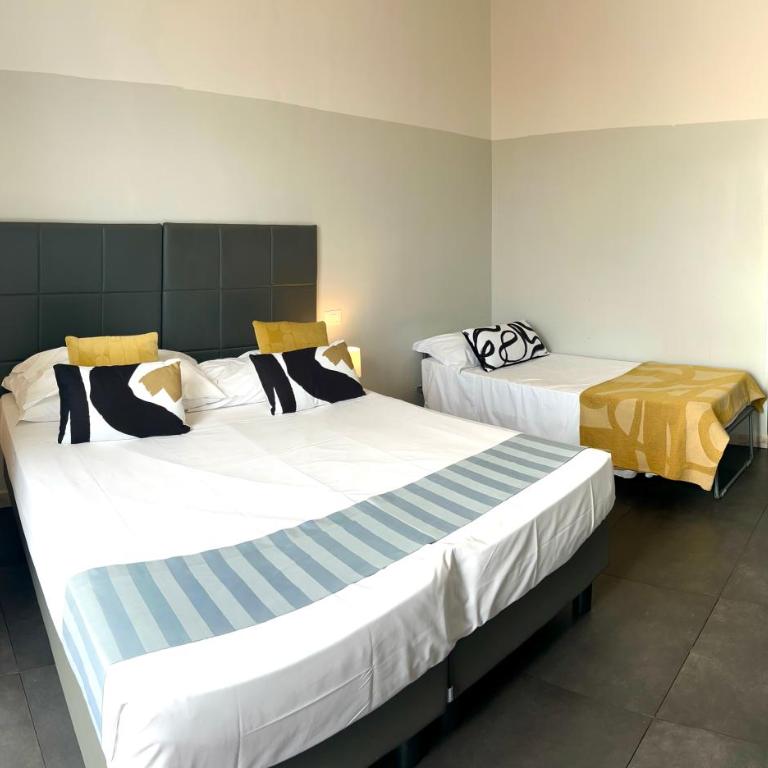Floor 6 Boutique Rooms by DOT Suites - Camera Tripla - 2