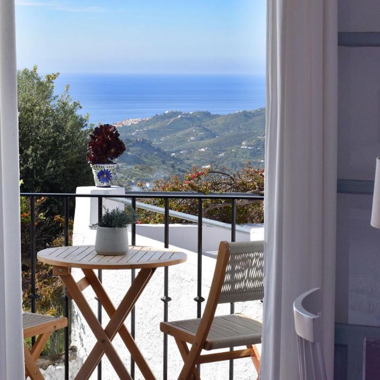 Calle Alta 37, Frigiliana Luxury 3 bedroom center Townhouse with large terrace and sea views HansOnHoliday Rentals - Casa de 3 dormitorios - 31