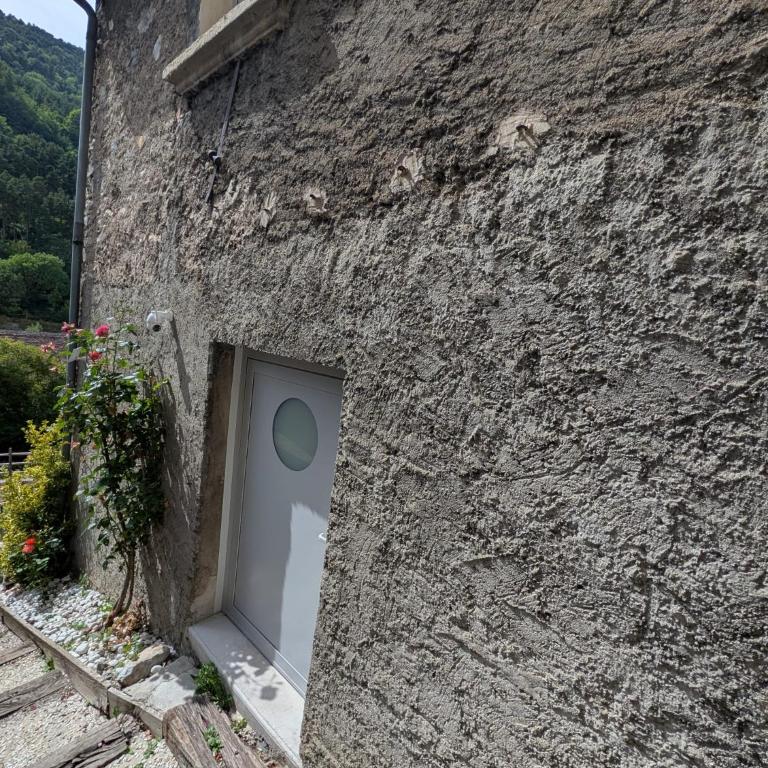 Loveroom Romantique avec Spa et Secret Room - A proximité des Lacs - La Mure - Appartement 1 Chambre - 40