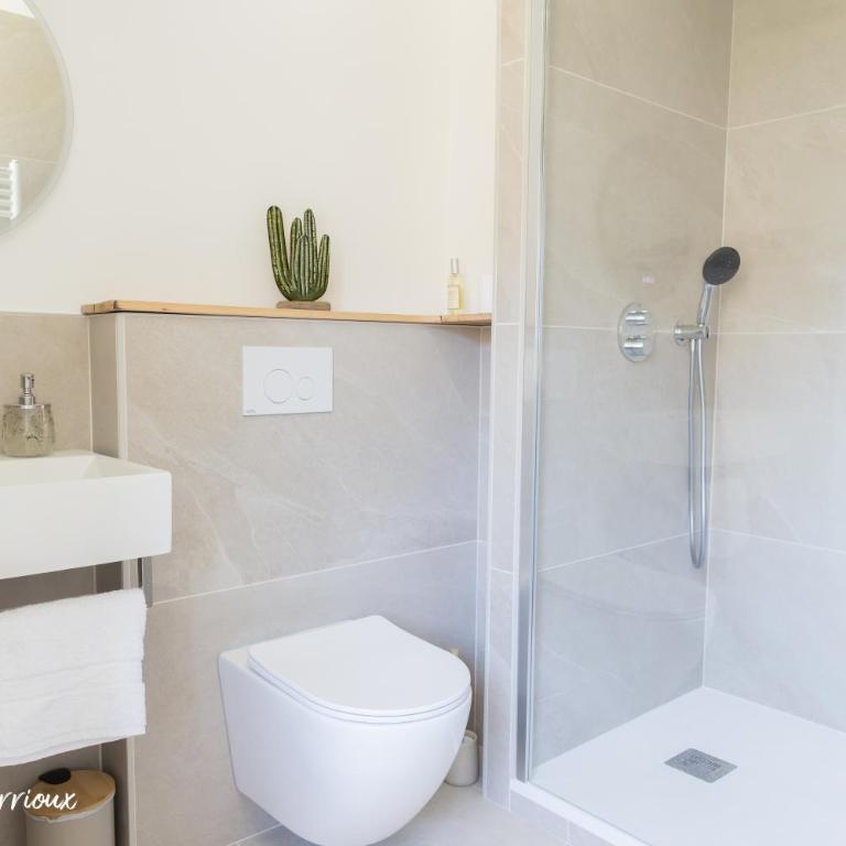 Maison Serrioux - Chambre Double ou Lits Jumeaux avec Salle de Bains Privative - 2