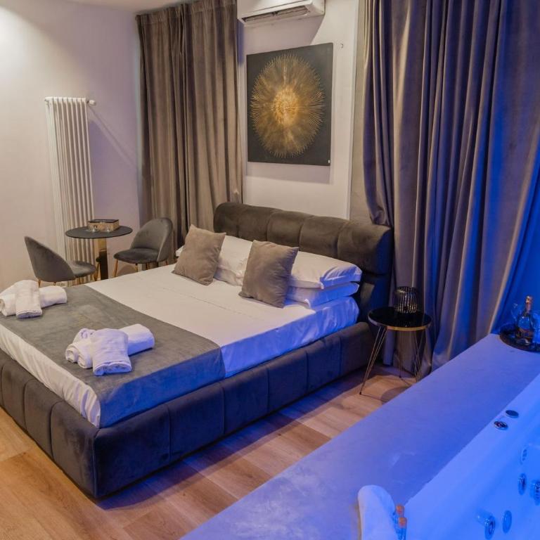 Four Luxury Suite - Zimmer mit Queensize-Bett und Whirlpool-Badewanne - 3