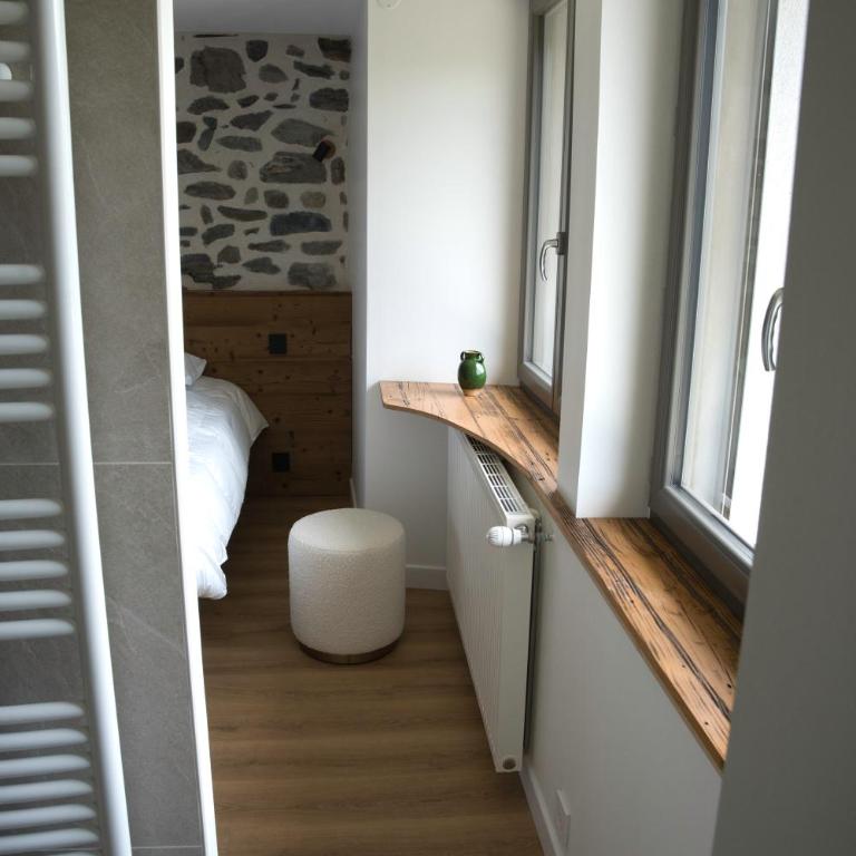 Maison Serrioux - Chambre Double ou Lits Jumeaux avec Salle de Bains Privative - 4