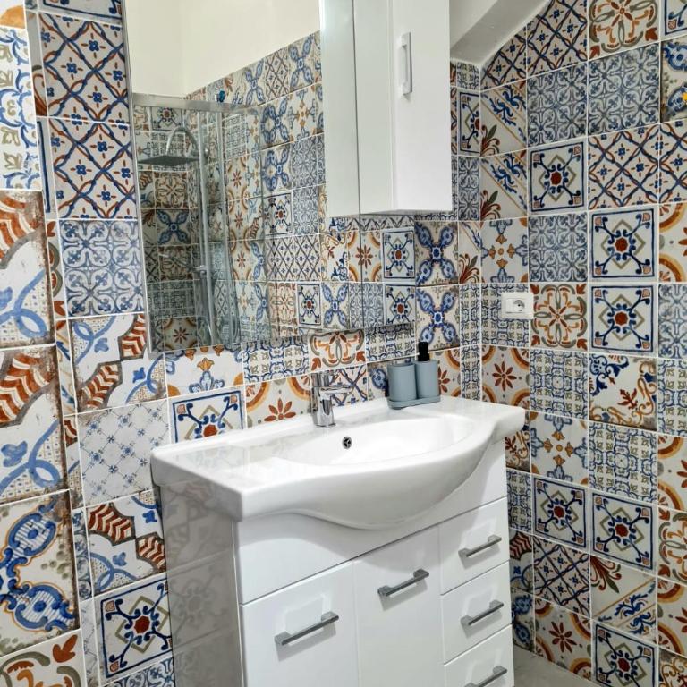 Alexander Apartment - Camera Tripla con Bagno Privato Esterno - 11
