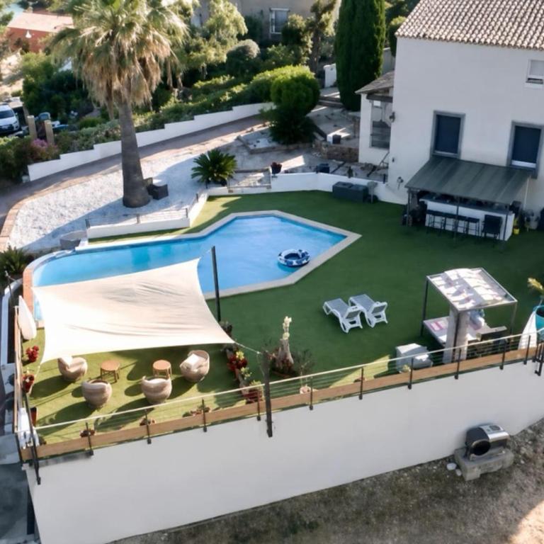 Maison Blanche Valcros - Six-Bedroom House - 54