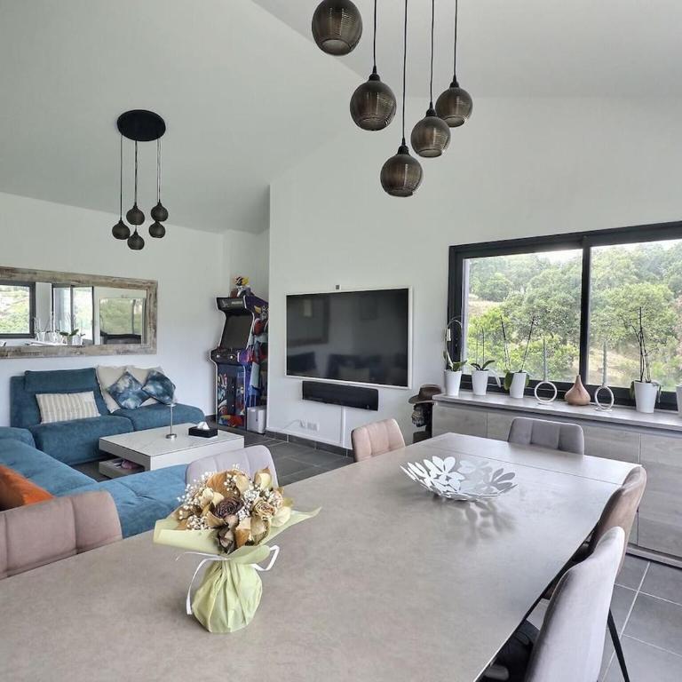 Maison Blanche Valcros - Six-Bedroom House - 56