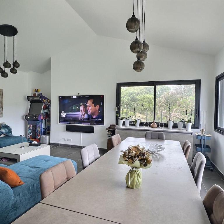 Maison Blanche Valcros - Six-Bedroom House - 55