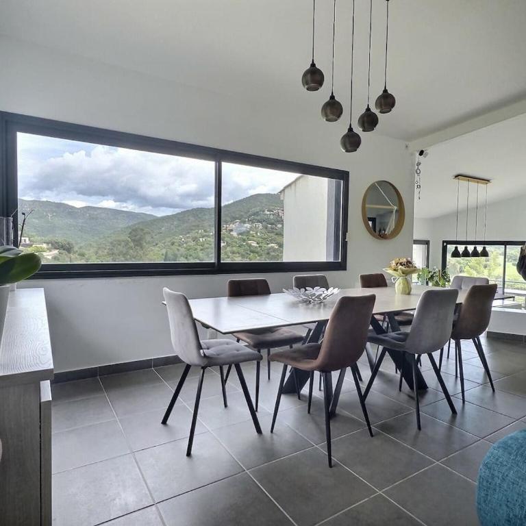 Maison Blanche Valcros - Six-Bedroom House - 57