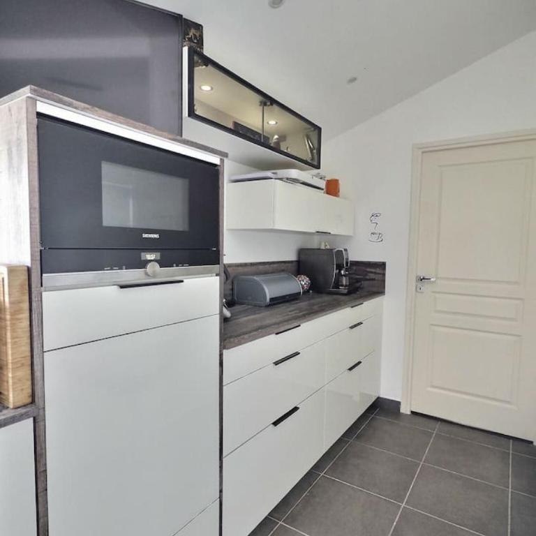 Maison Blanche Valcros - Six-Bedroom House - 49