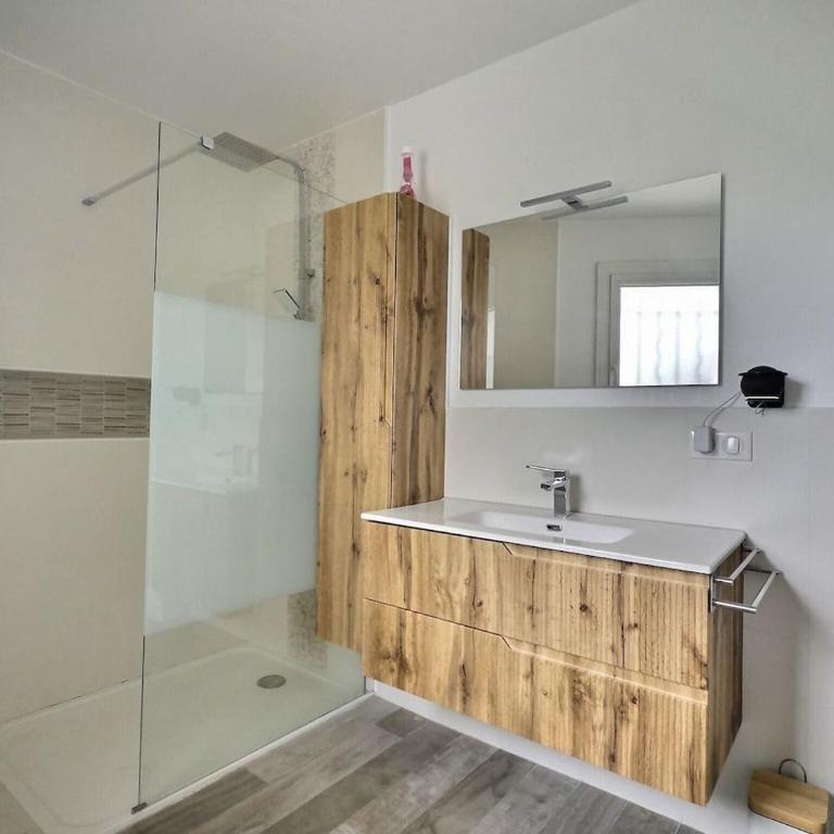 Maison Blanche Valcros - Six-Bedroom House - 42