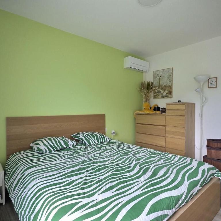 Maison Blanche Valcros - Six-Bedroom House - 37