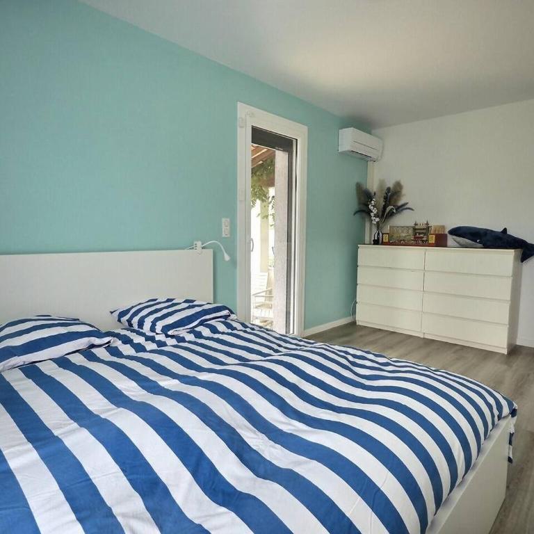 Maison Blanche Valcros - Six-Bedroom House - 32