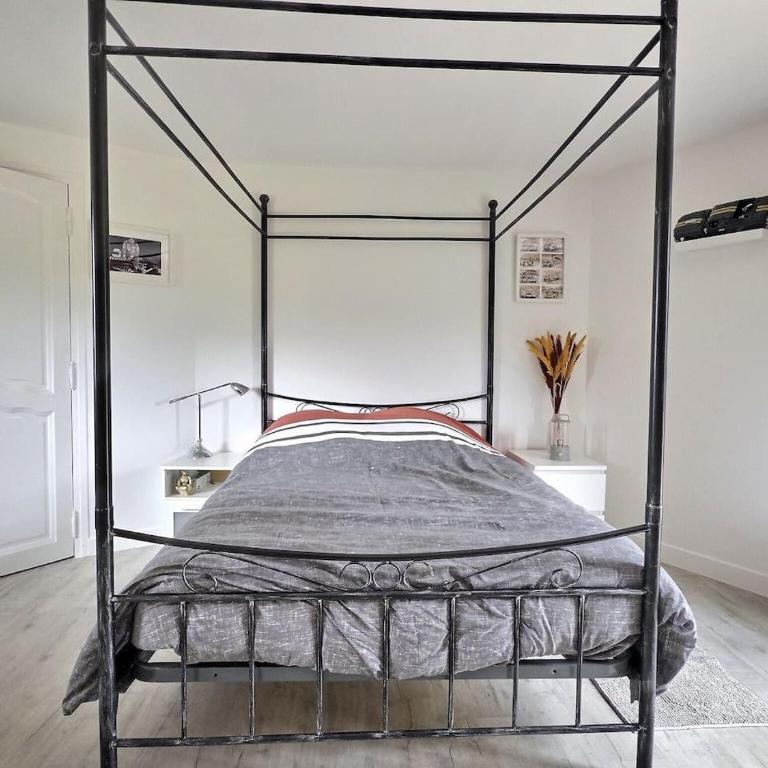Maison Blanche Valcros - Six-Bedroom House - 33
