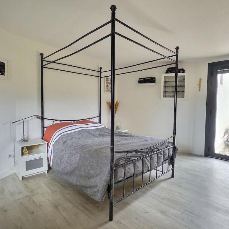 Maison Blanche Valcros - Six-Bedroom House - 34