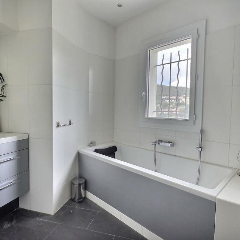 Maison Blanche Valcros - Six-Bedroom House - 26