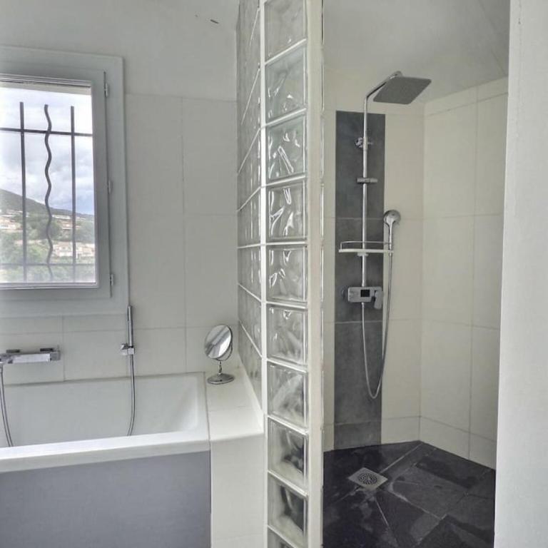 Maison Blanche Valcros - Six-Bedroom House - 29