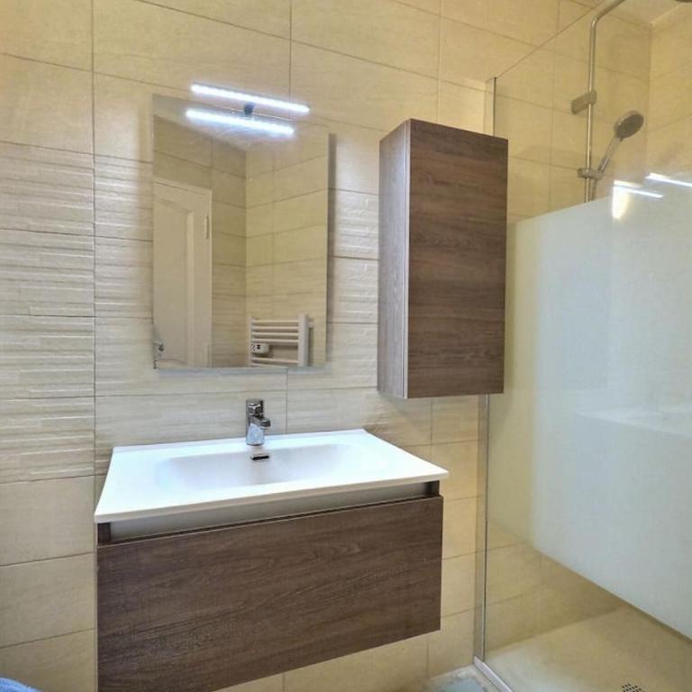 Maison Blanche Valcros - Six-Bedroom House - 28