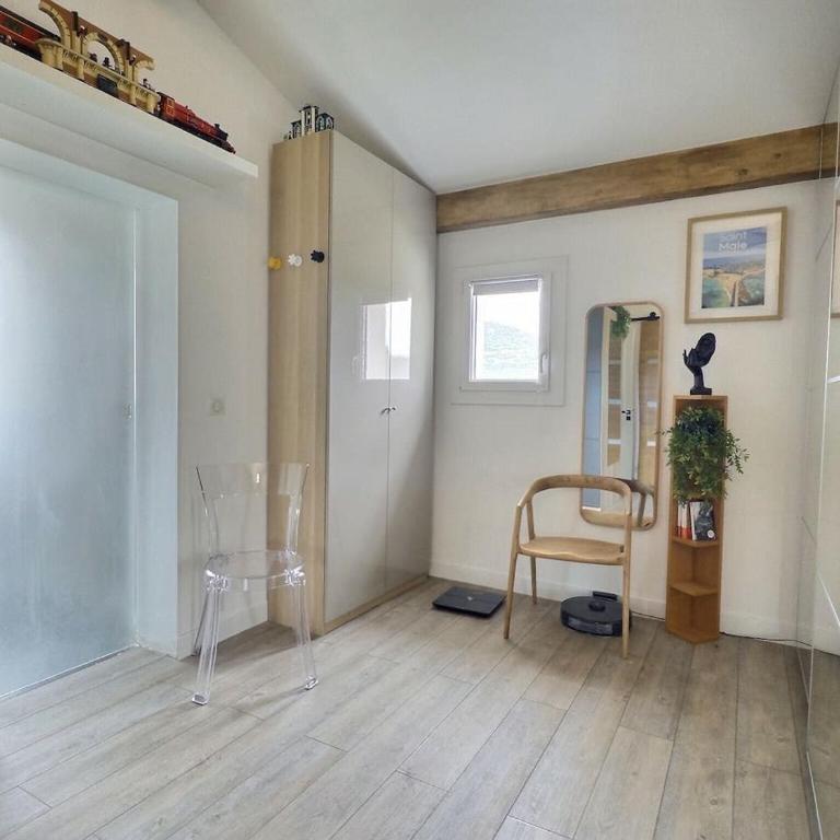 Maison Blanche Valcros - Six-Bedroom House - 22