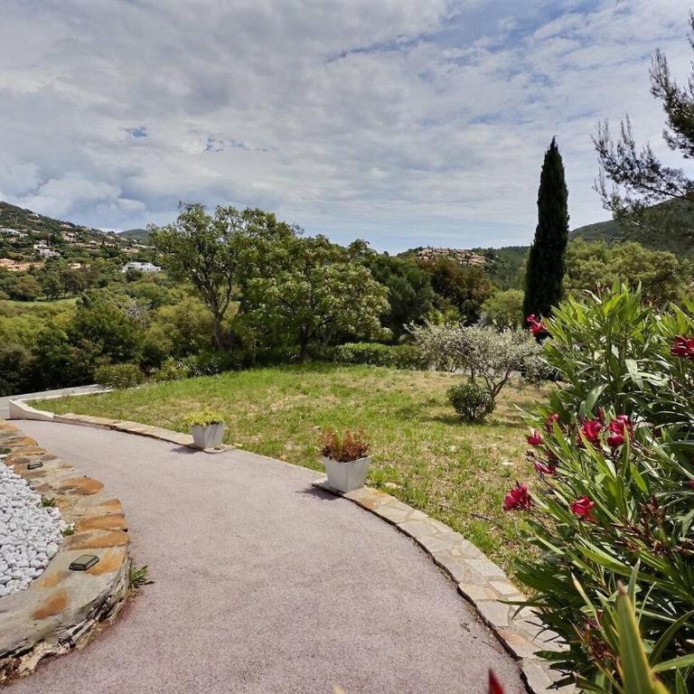 Maison Blanche Valcros - Six-Bedroom House - 16