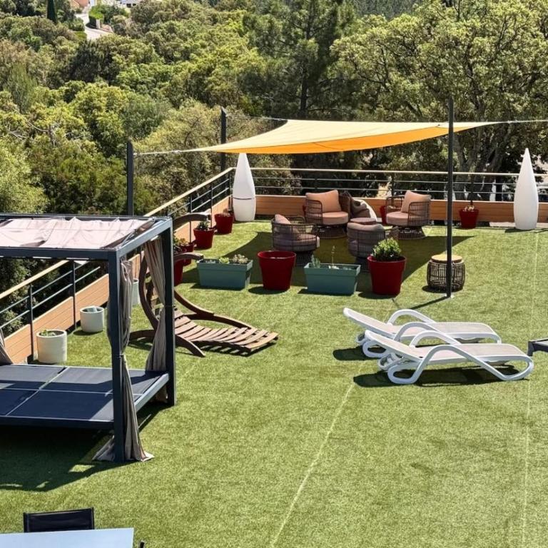 Maison Blanche Valcros - Six-Bedroom House - 10
