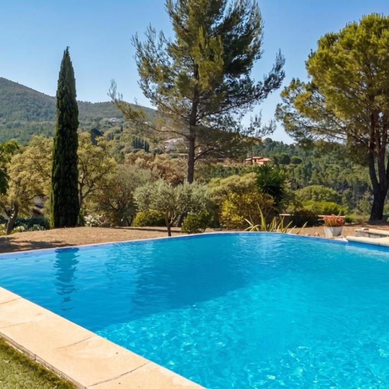 Maison Blanche Valcros - Six-Bedroom House - 11