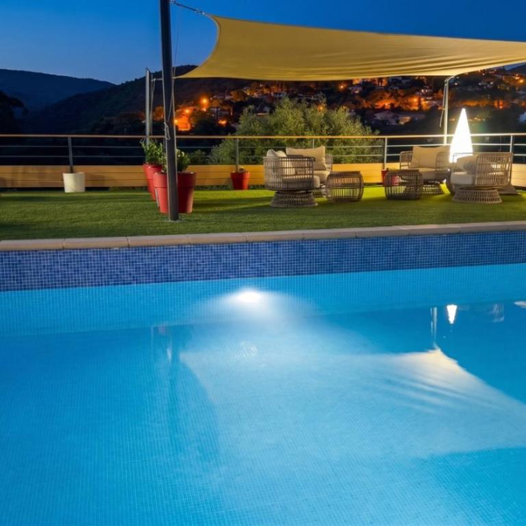 Maison Blanche Valcros - Six-Bedroom House - 2