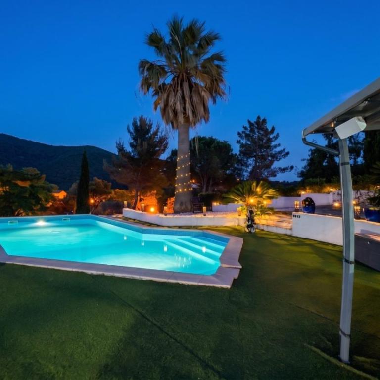 Maison Blanche Valcros - Six-Bedroom House - 4