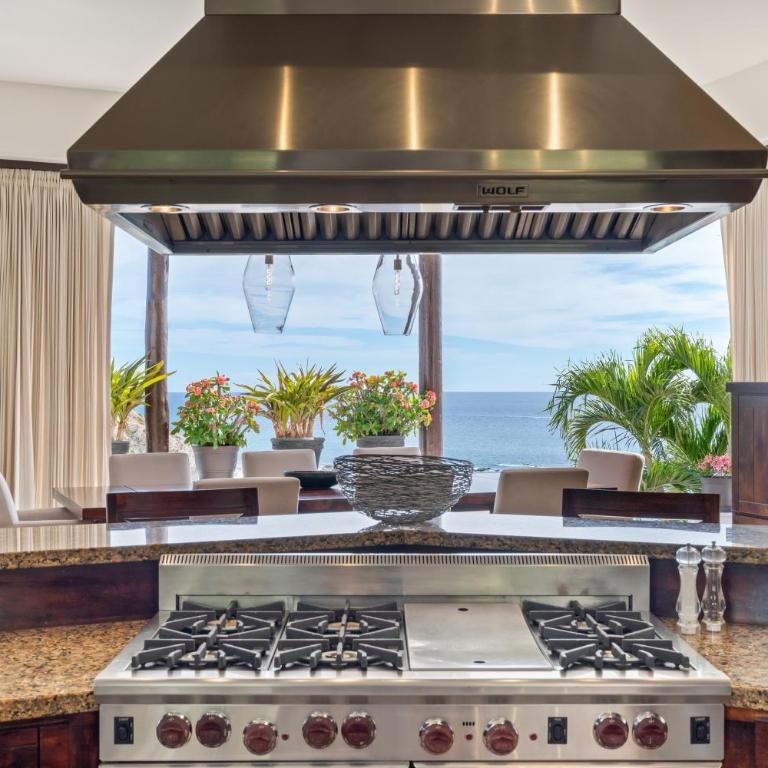 Casa Bella 5BR Ocean Views - Villa - 9