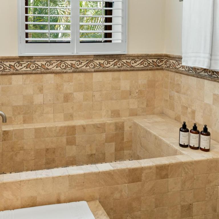 Casa Bella 5BR Ocean Views - Villa - 17