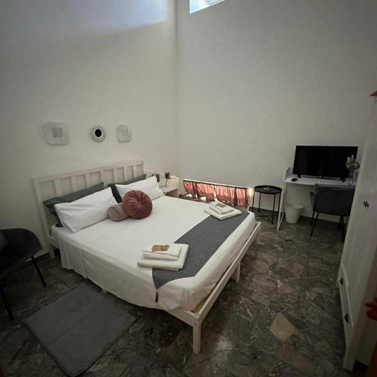 Beneventano Apartment Catania - Large Double Room - 4