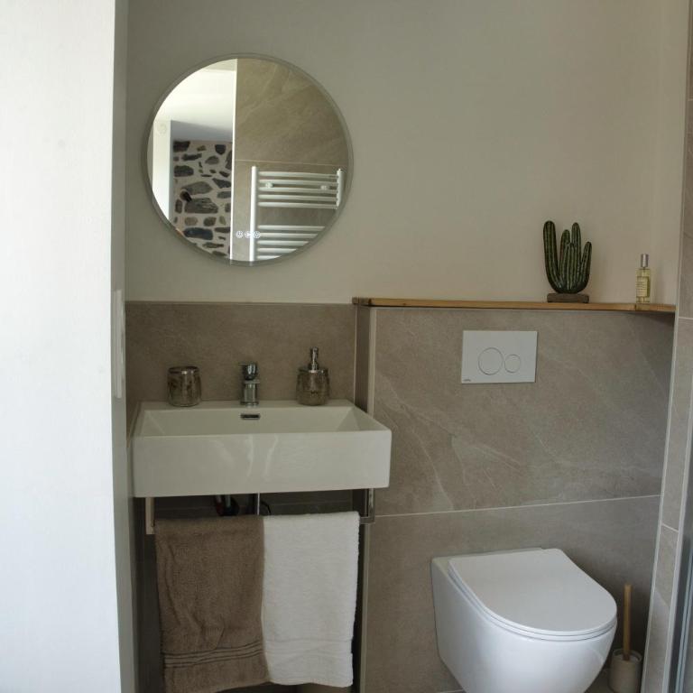 Maison Serrioux - Chambre Double ou Lits Jumeaux avec Salle de Bains Privative - 5