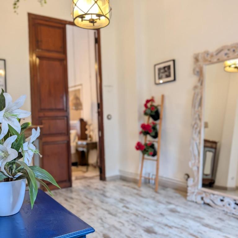 Portrait Boutique Guesthouse - Habitación con cama extragrande y balcón - 39