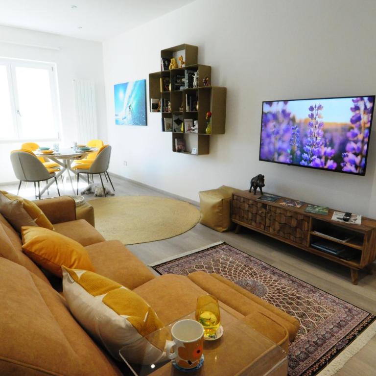 Suite Beach Apartments Cagliari - Deluxe Two-Bedroom Apartment with Garden View - 9
