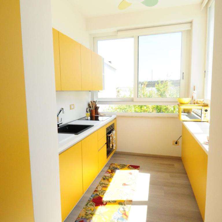Suite Beach Apartments Cagliari - Deluxe Two-Bedroom Apartment with Garden View - 11