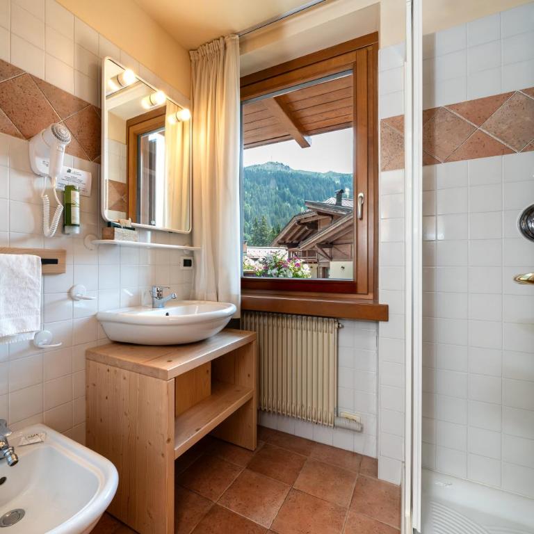 Hotel Garnì La Montanara - Camera Matrimoniale con Balcone - 7