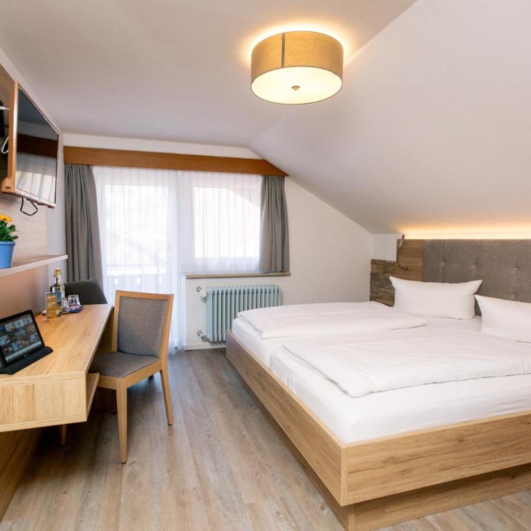 Hotel Anneliese - Familienzimmer mit Bergblick - 2
