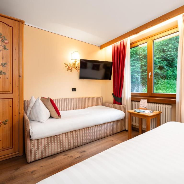 Hotel Garnì La Montanara - Camera Matrimoniale con Letto Supplementare - 3