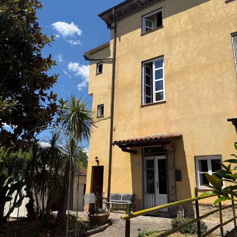 Villa Gopal Natura Toscana vicino Lucca 8 posti - Villa con 3 Camere da Letto - 8