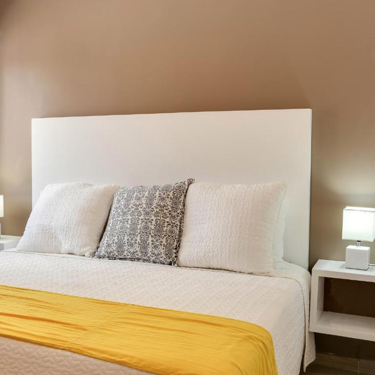 Valentina Suites by Las Flores Vacation Rentals - Penthouse Apartment - 1