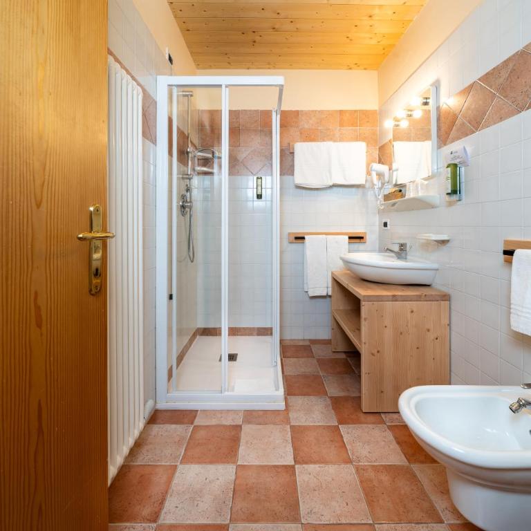 Hotel Garnì La Montanara - Camera Matrimoniale/Doppia con Letti Singoli - 4