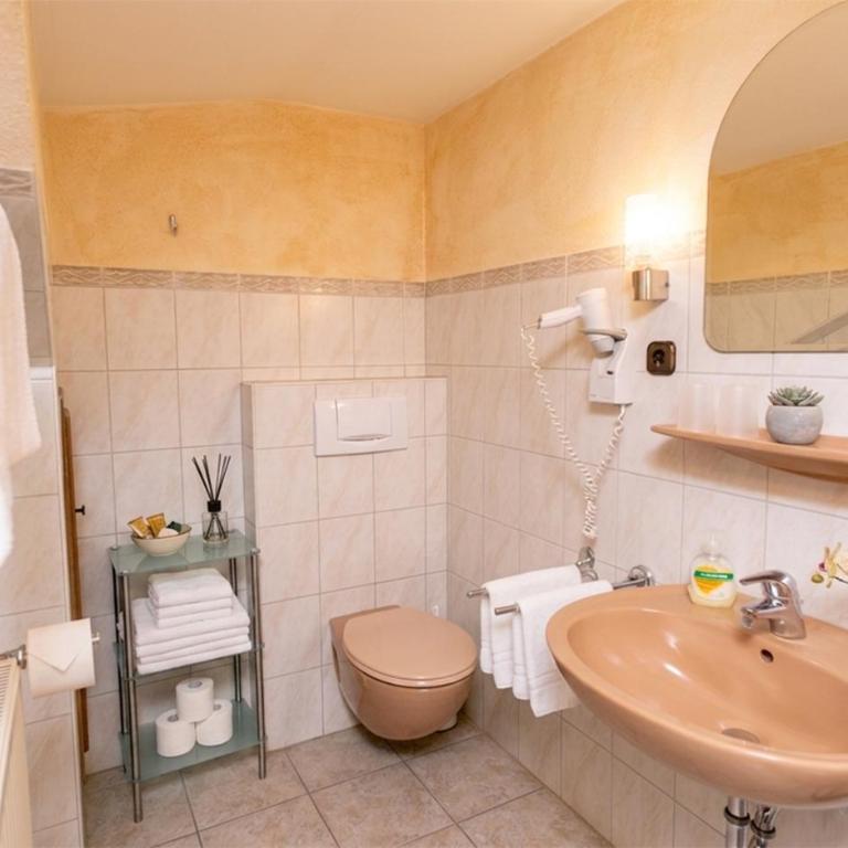 Hotel Anneliese - Familienzimmer mit Bergblick - 4